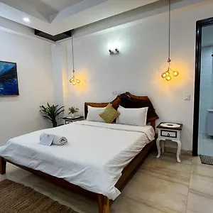 3* Bed & Breakfast Avatar Living @safdarjung Enclave
